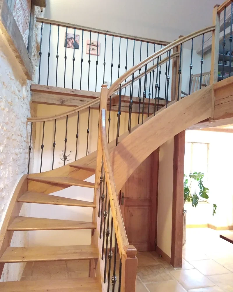 Réalisation escalier, SARL Charruyer Jérôme, menuisier à Frozes