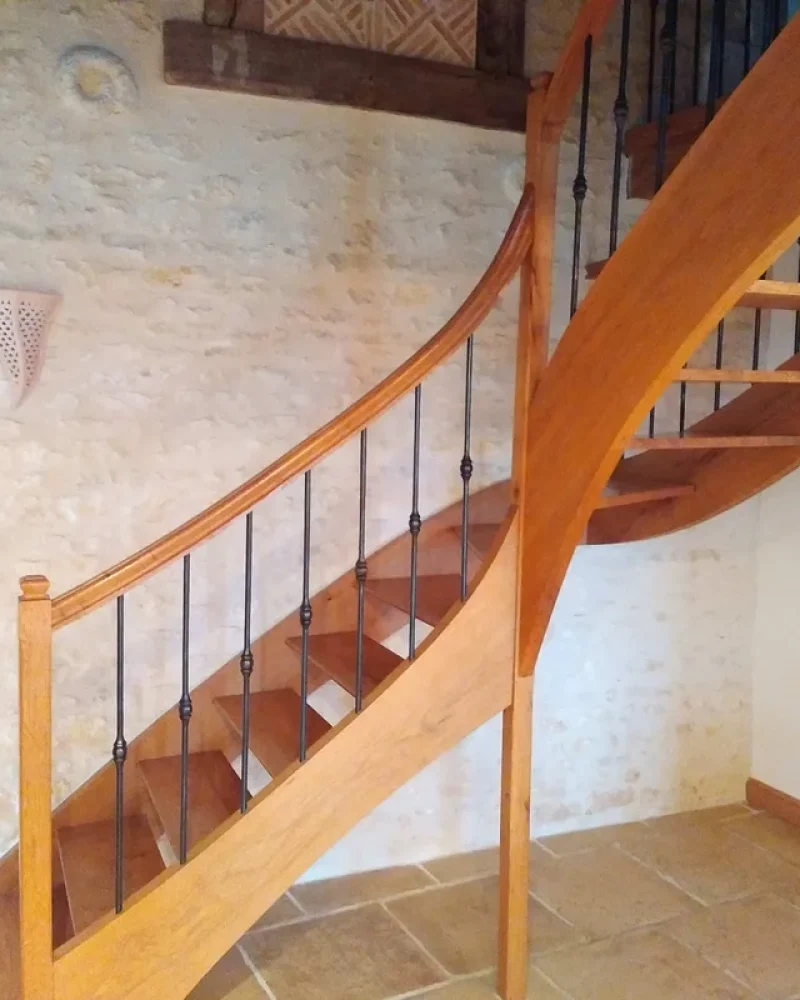 Réalisation escalier, SARL Charruyer Jérôme, menuisier à Frozes